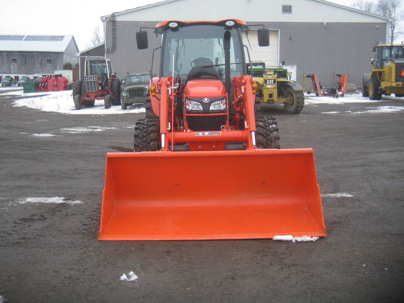 Tractors - Farm  Kubota M4-071 Tractor Photo